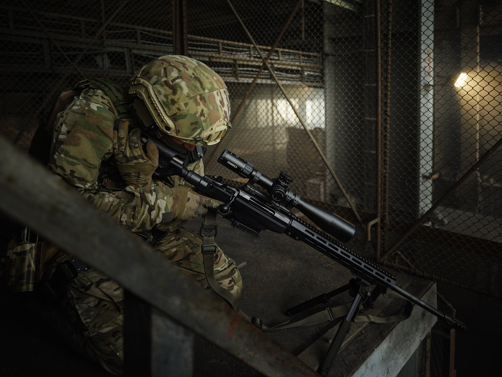 A Tikka T3x TACT A1 zárszerkezete, acéltára és hosszú M-LOK előagya egy gyári bemutatófotón